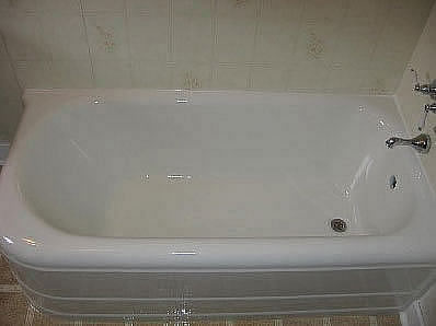 Another bathtub in Kelowna that was refinished using Shurbond