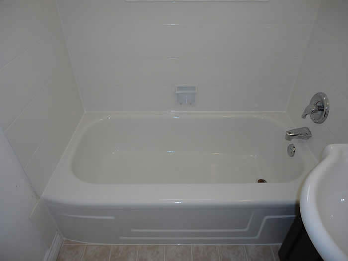 kelowna bathtub refinished to match the rest of the bathroom