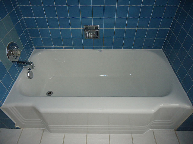 Standard bathtub refinished in Kelowna