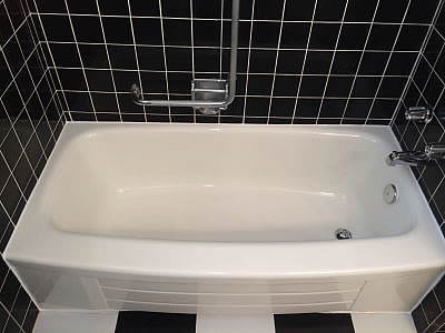 tub reglazed with black tile