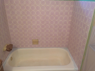 old dirty worn bath tub