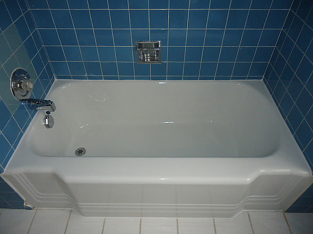 Standard bathtub refinished in Kelowna